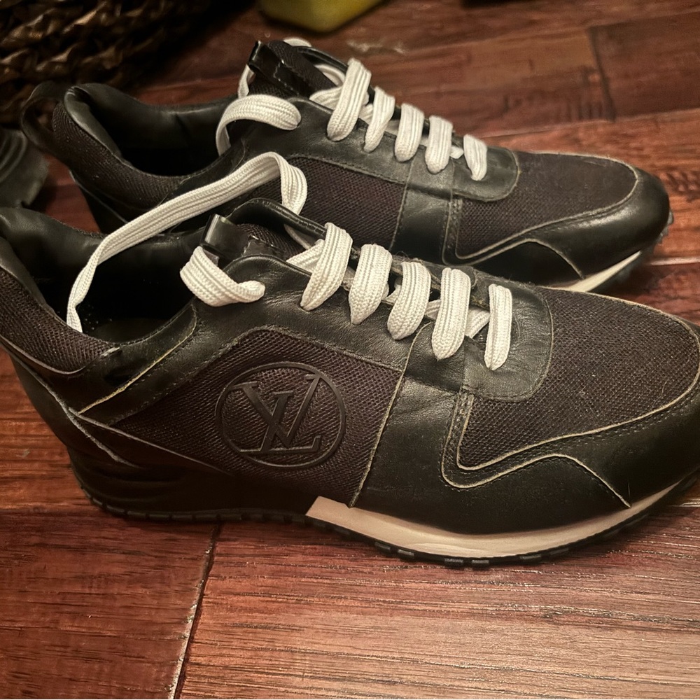 L V shoes